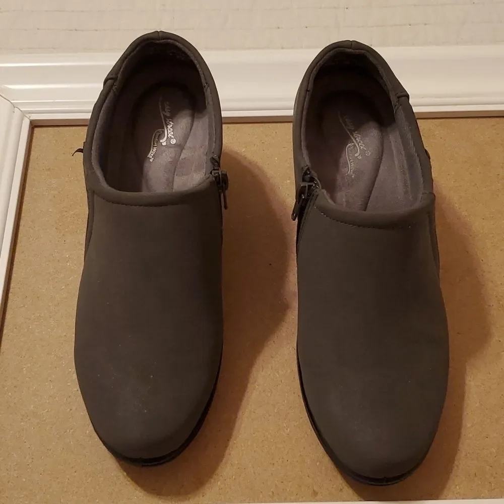 NWOT Easy Street gray ankle booties size 7 1/2 WW